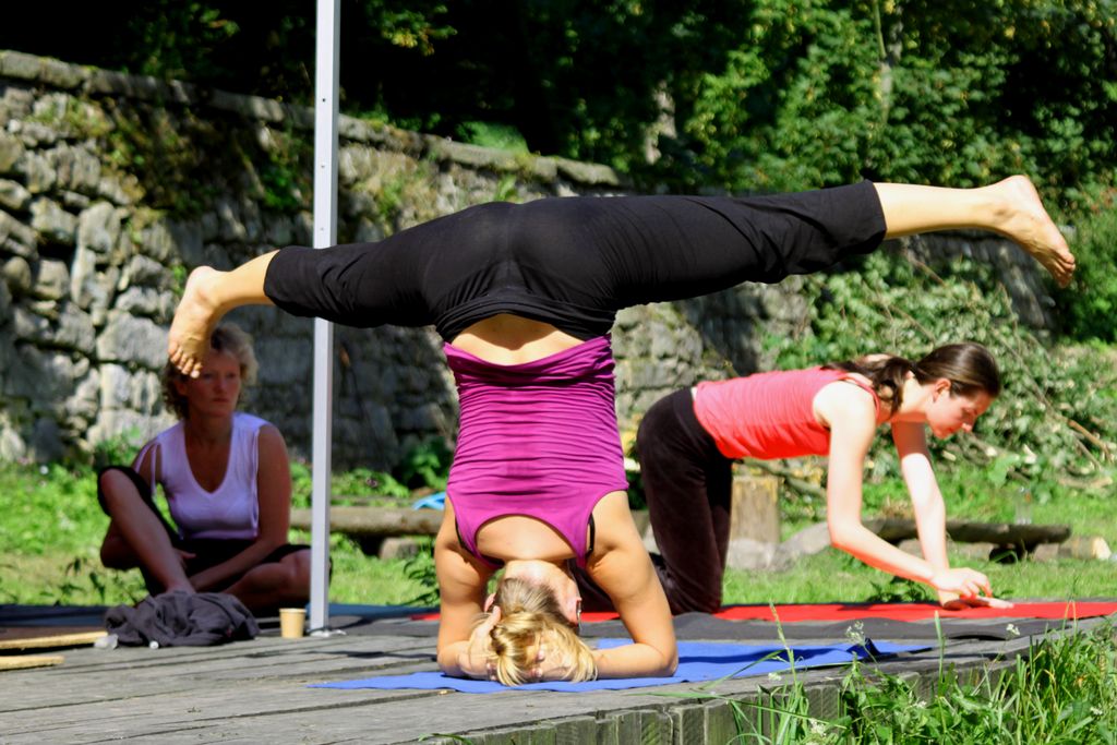 Czechia - Slackline festival - yoga session 18