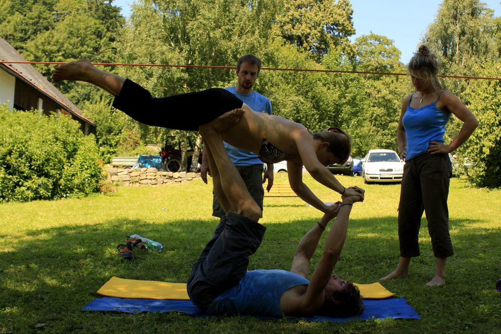 Czechia - Slackline festival - acroyoga 02