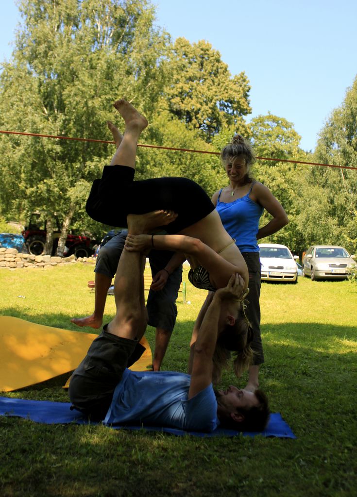 Czechia - Slackline festival - acroyoga 04