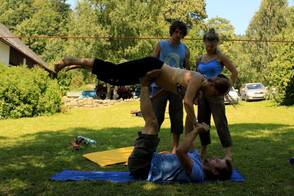 Czechia - Slackline festival - acroyoga 05