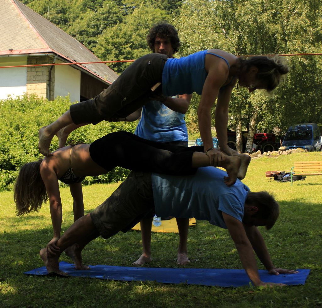 Czechia - Slackline festival - acroyoga 06