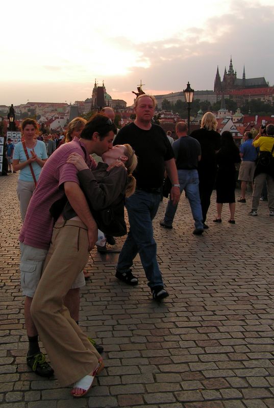 Czechia - Prague - kissing at the Charles Bridge :)