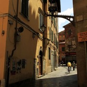 Italy - narrow Pisa streets