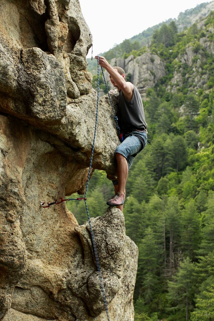 Miso climbing in La Restonica 04