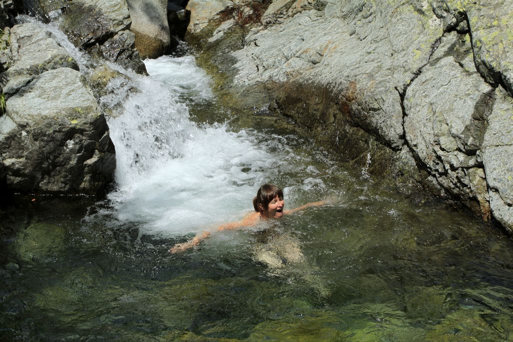 Paula screaming in the icy water