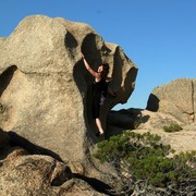 Paula bouldering in Roccapina 01