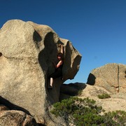 Paula bouldering in Roccapina 02