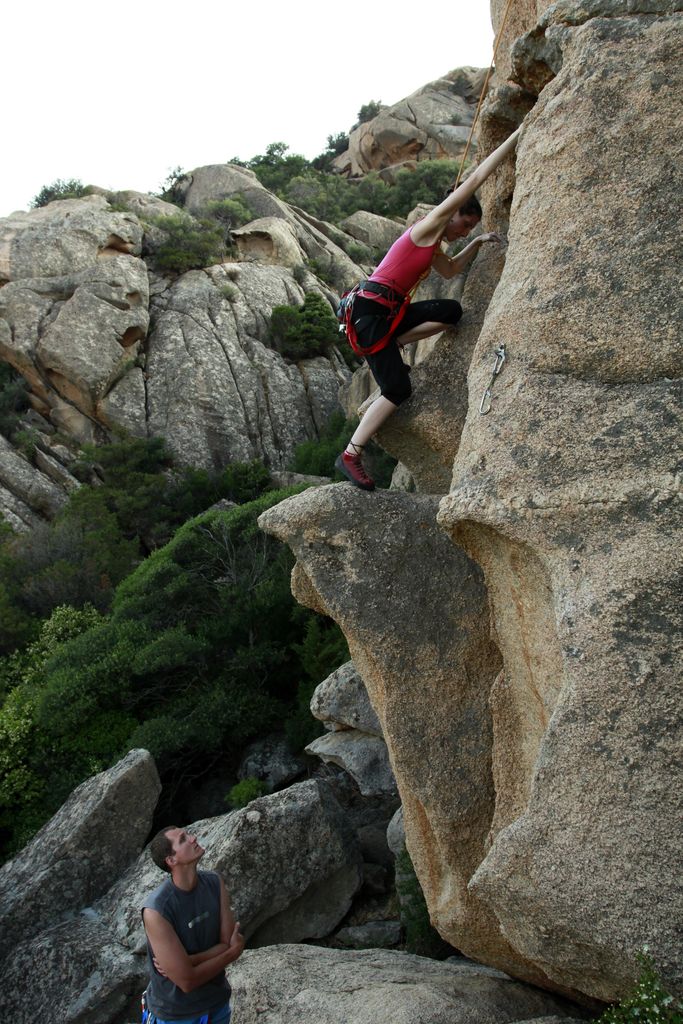 Boba climbing in Roccapina 02