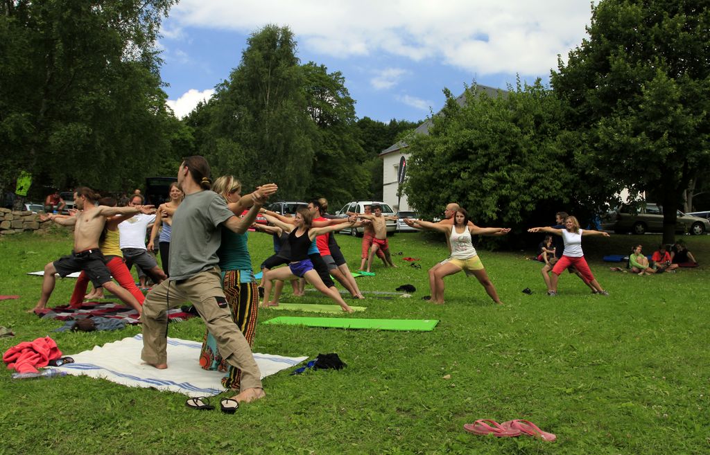 Czechia - Slackline festival (2010) - Yoga session 01