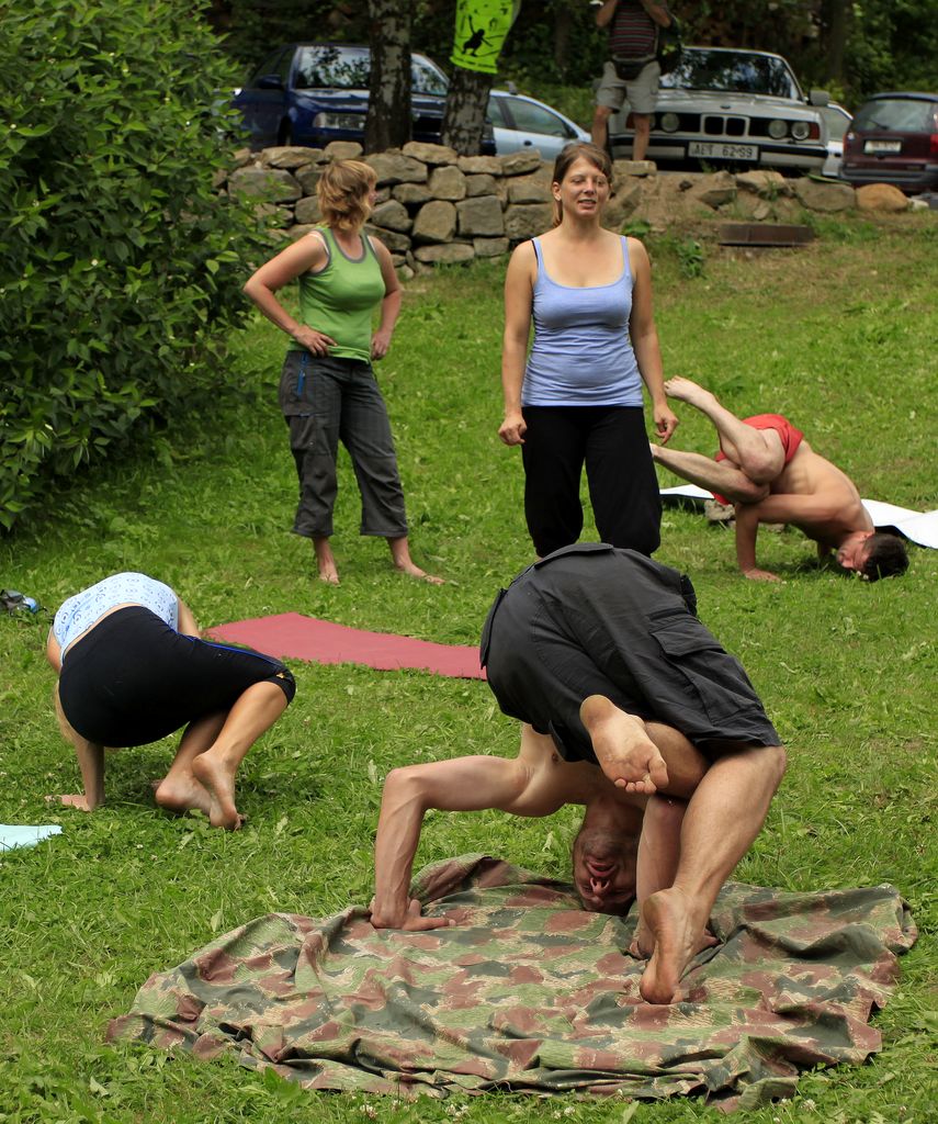 Czechia - Slackline festival (2010) - Yoga session 07