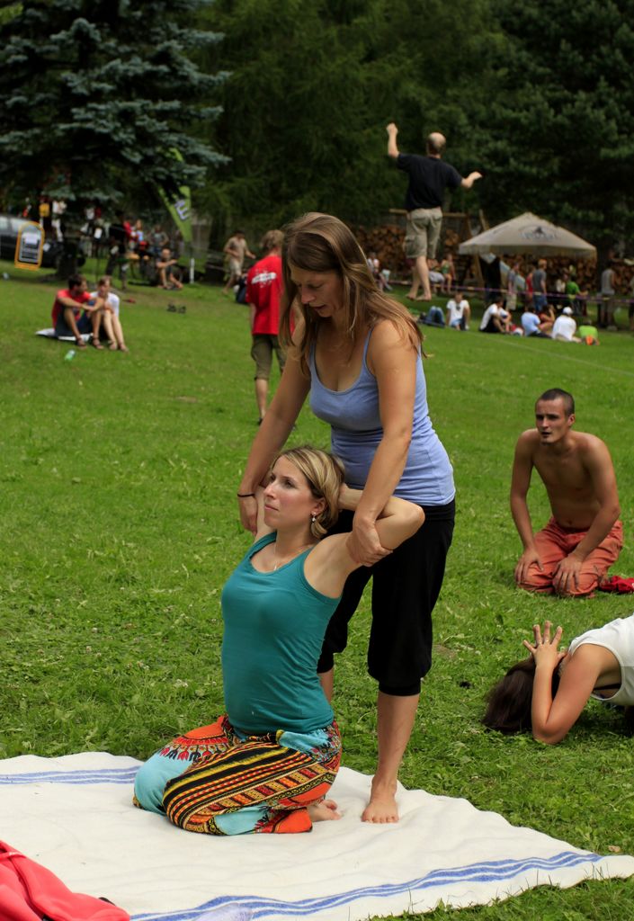 Czechia - Slackline festival (2010) - Yoga session 09