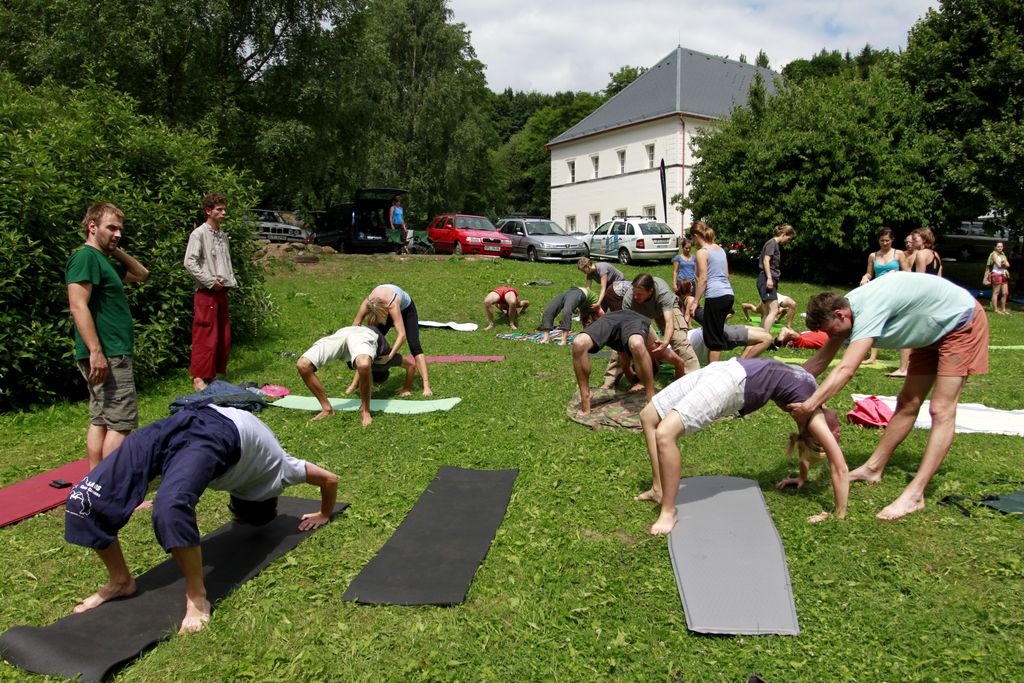 Czechia - Slackline festival (2010) - Yoga session 10