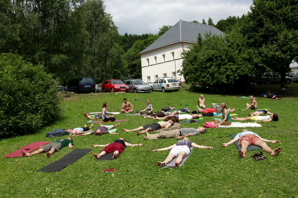 Czechia - Slackline festival (2010) - Yoga session 12