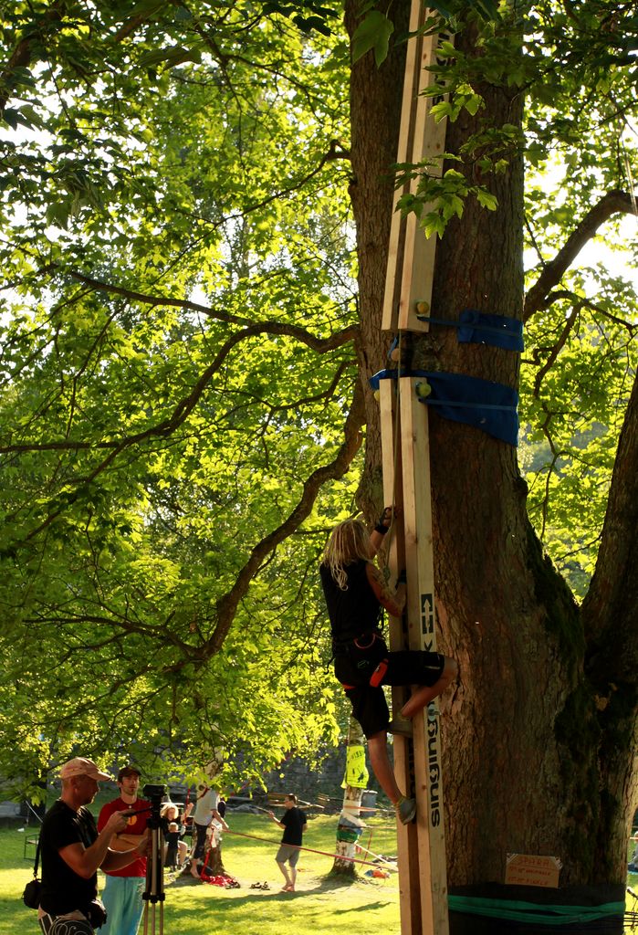 Czechia - Slackline festival (2010) - climbing competition 01