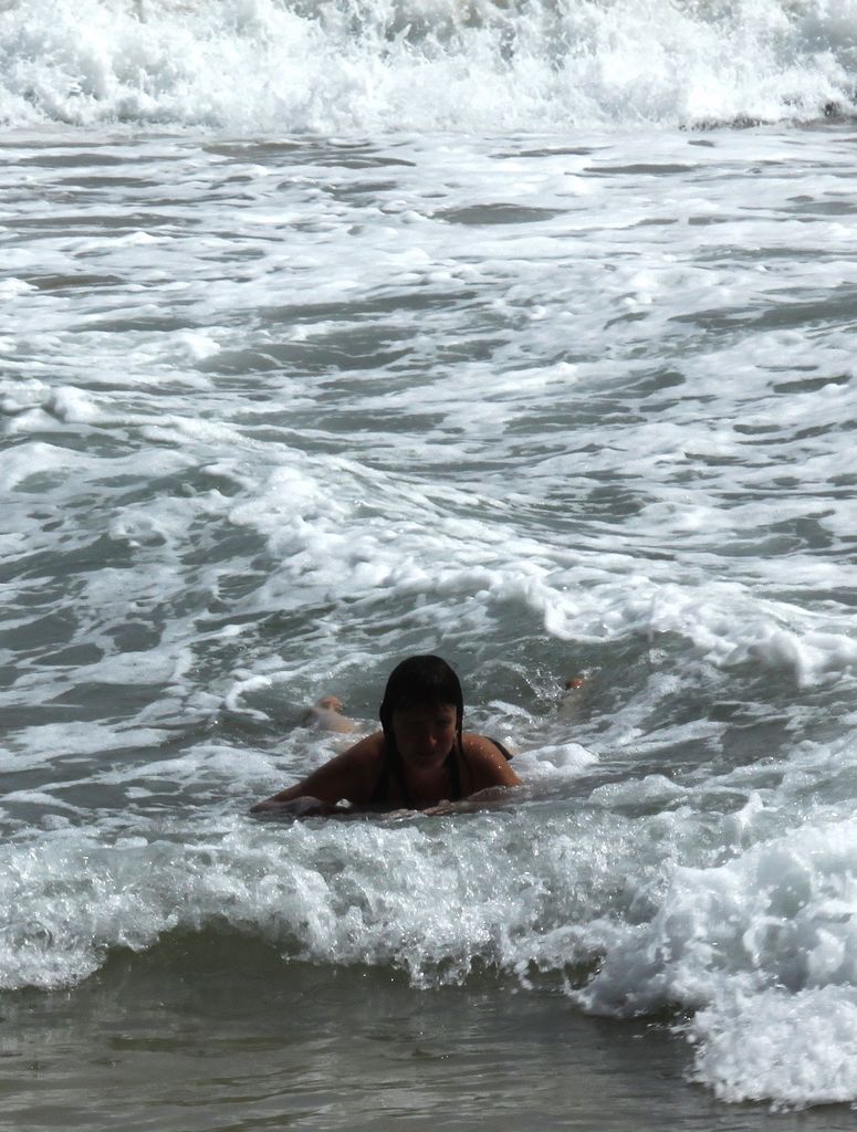 Sri Lanka - Paula bodyboarding in Mirissa 01