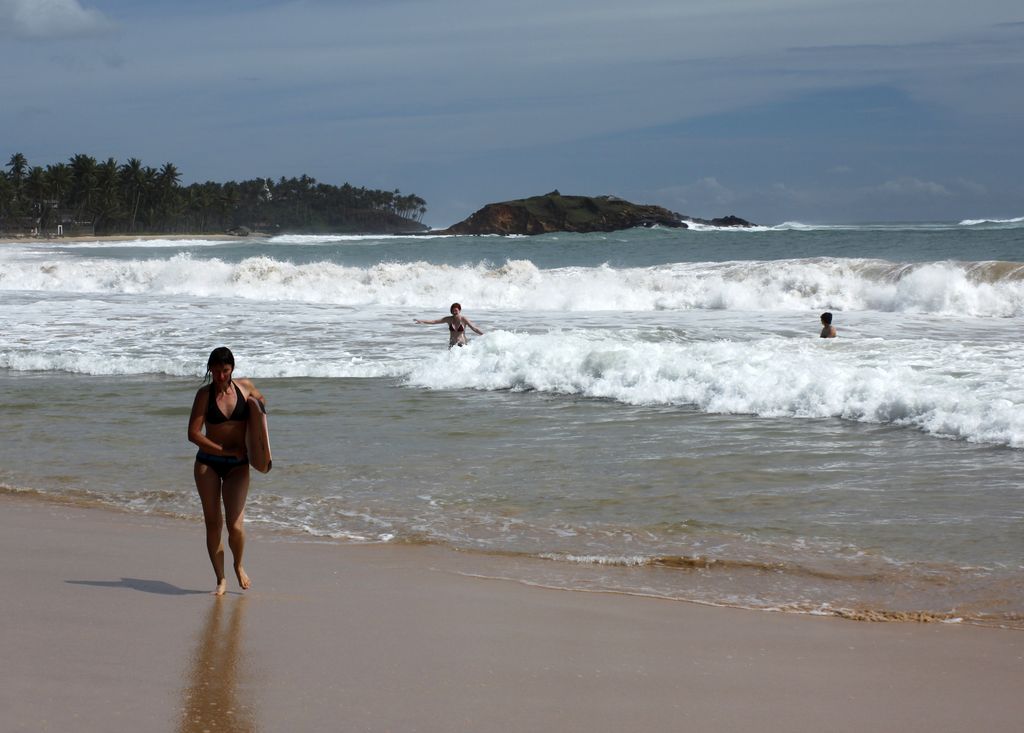 Sri Lanka - Paula bodyboarding in Mirissa 02