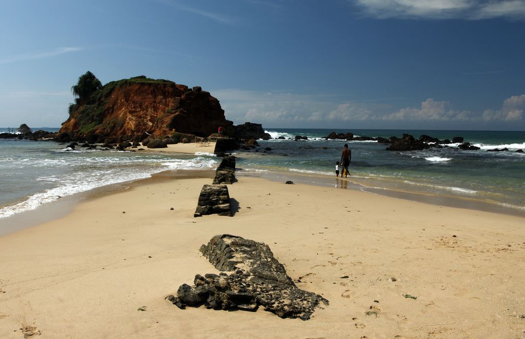 Sri Lanka - a Mirissa rock 01