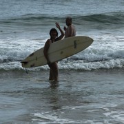 Sri Lanka - Paula surfing in Mirissa 03