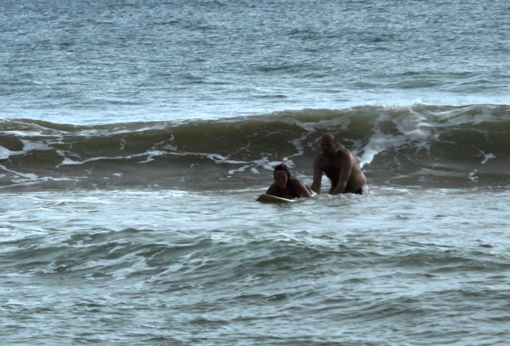 Sri Lanka - Paula surfing in Mirissa 04