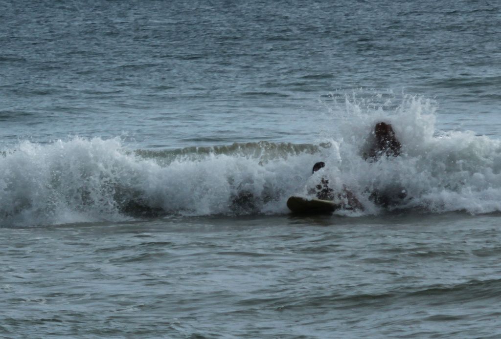 Sri Lanka - Paula surfing in Mirissa 05