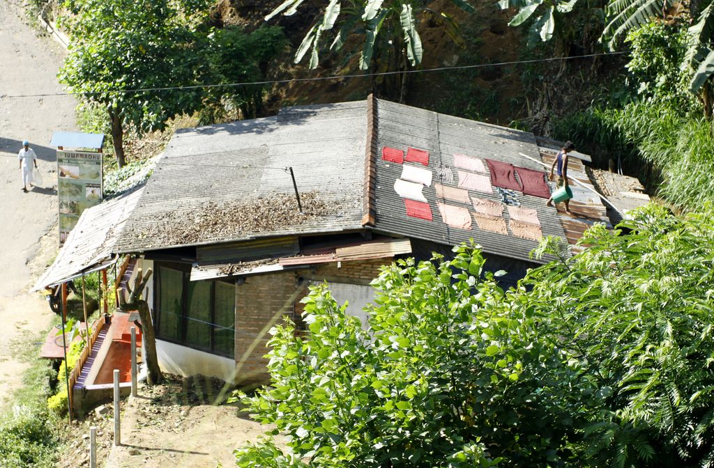 Sri Lanka - towel drying in Ella