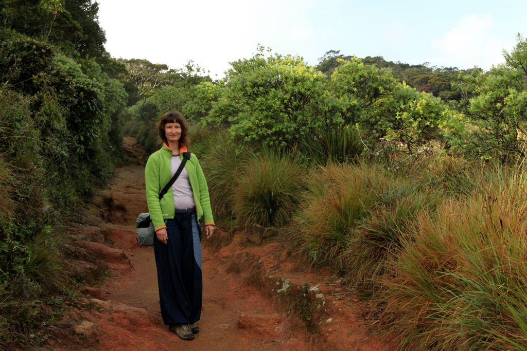 Sri Lanka - Paula hiking in Horton Plains 01