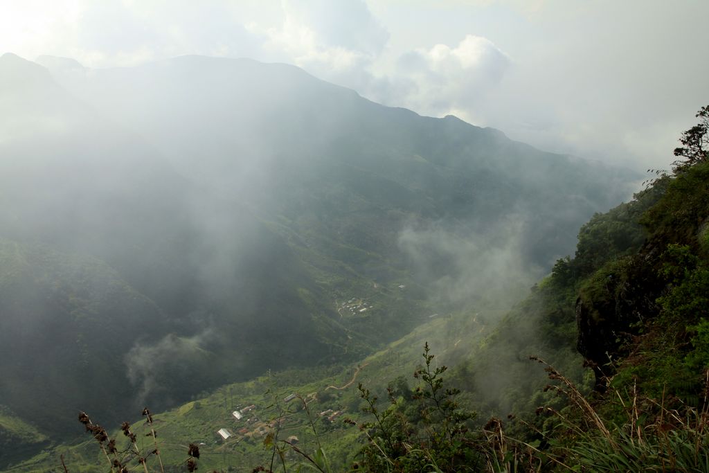 Sri Lanka - Horton Plains - Big World's End 01