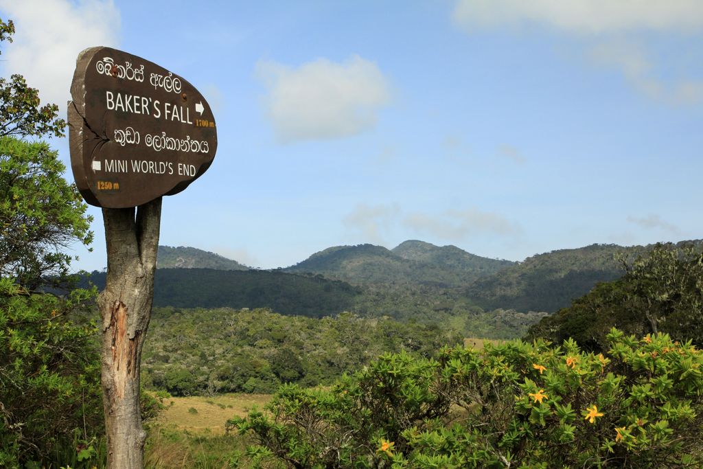 Sri Lanka - Horton Plains - a sign to Baker's Fall