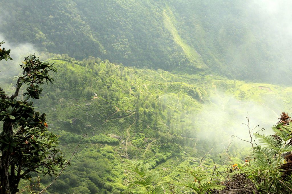 Sri Lanka - Horton Plains - Big World's End 03