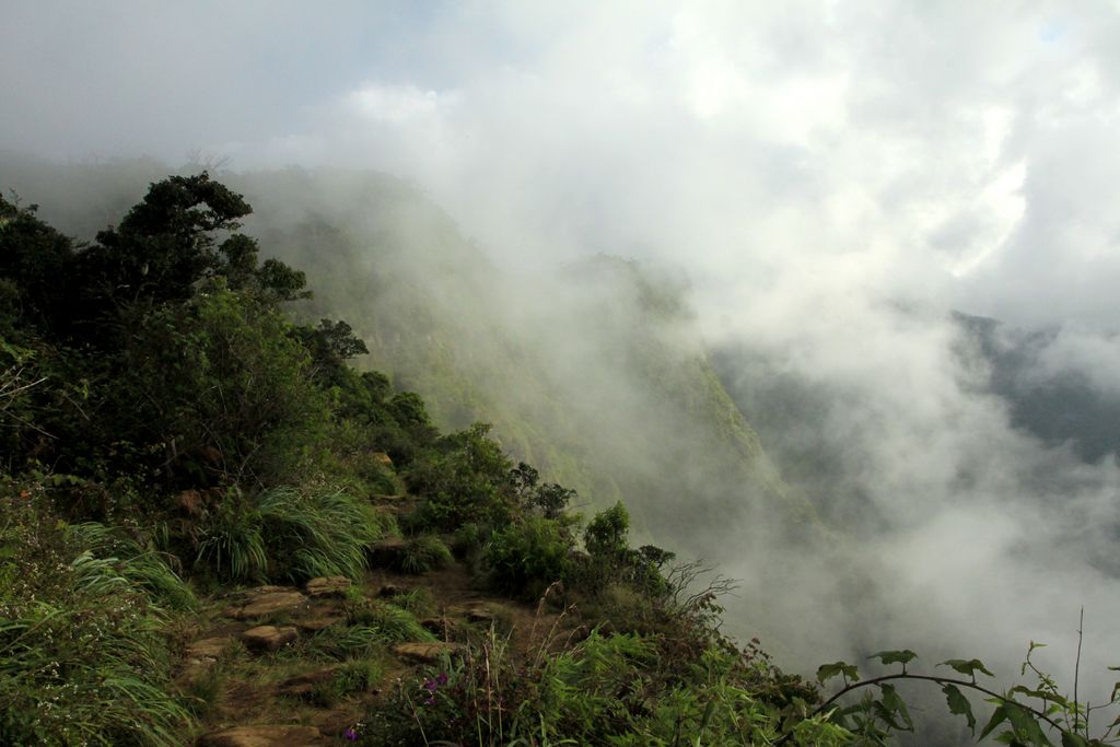 Sri Lanka - Horton Plains - Big World's End 04
