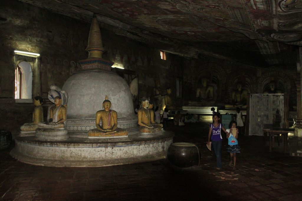 Sri Lanka - Dambulla Cave Temple 004