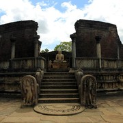 Sri Lanka - Polonnaruwa - Watadage (Quadrangle) 01