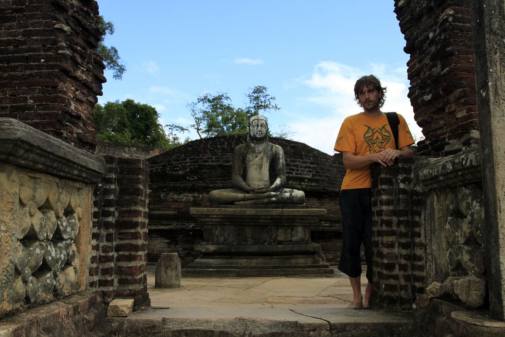 Sri Lanka - Polonnaruwa - Watadage (Quadrangle) 02