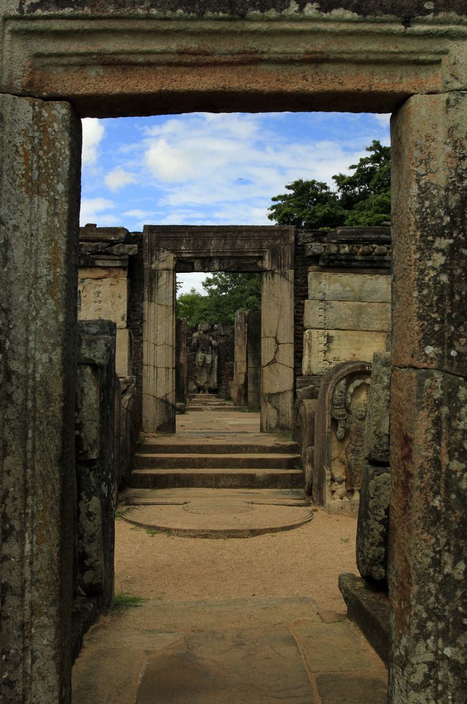 Sri Lanka - Polonnaruwa - Watadage (Quadrangle) 03