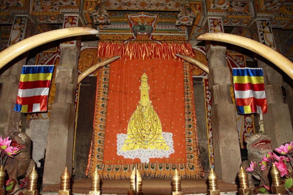 Sri Lanka - Temple of The Tooth Relic 05