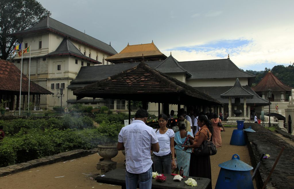 Sri Lanka - Temple of The Tooth Relic 07