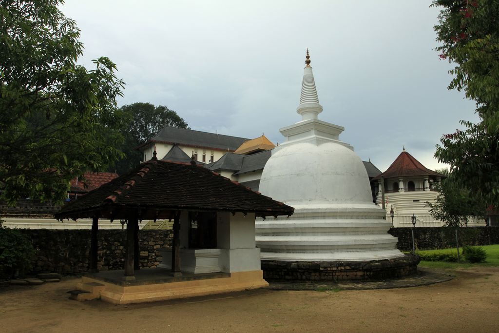 Sri Lanka - Temple of The Tooth Relic 13