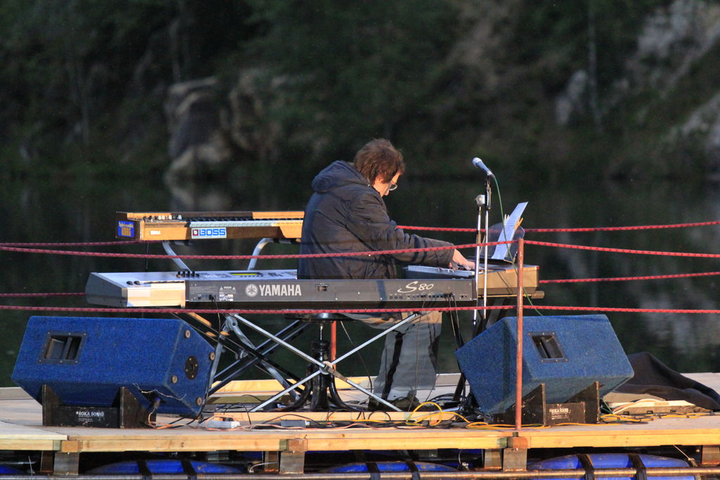 Czechia -  Adrspach lake - Marian Varga concert 02