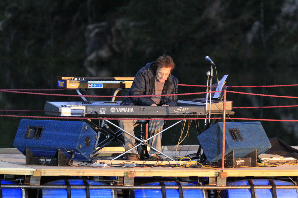 Czechia -  Adrspach lake - Marian Varga concert 05