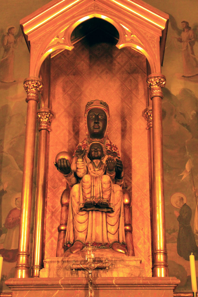 Spain -  inside the Barcelona Cathedral 06