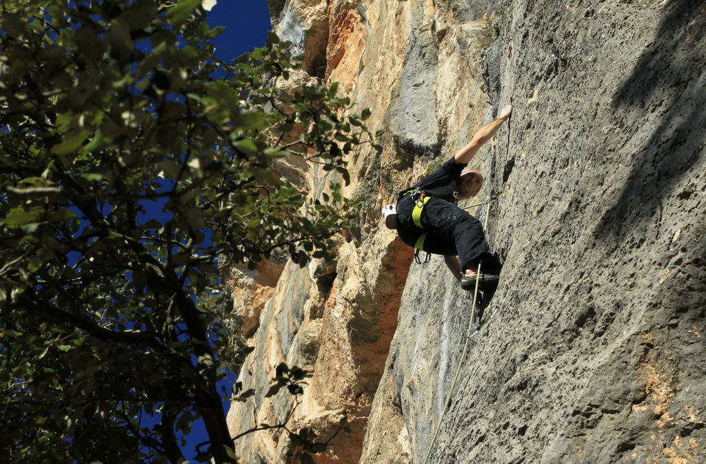 Mallorca - Martajn climbing in Alaro 02