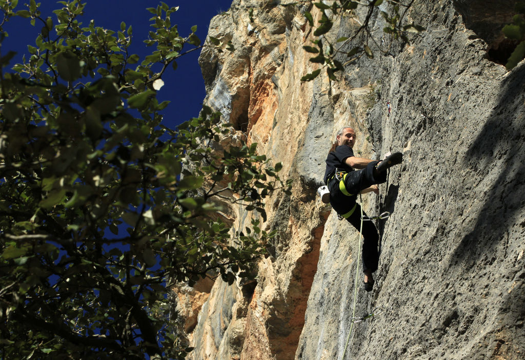 Mallorca - Martajn climbing in Alaro 03