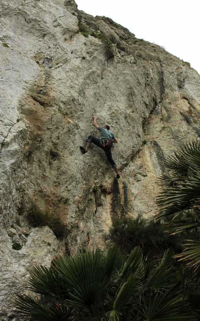 Mallorca - Peter climbing "Short and hard" (6a)