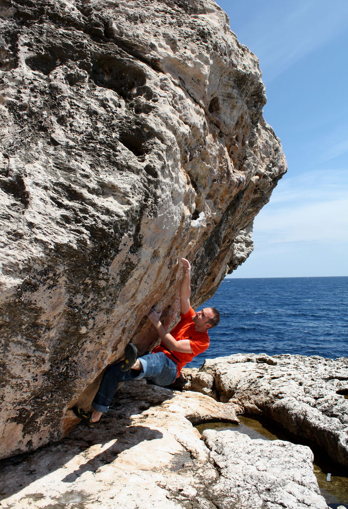 Mallorca - bouldering in Cala Figuera 01