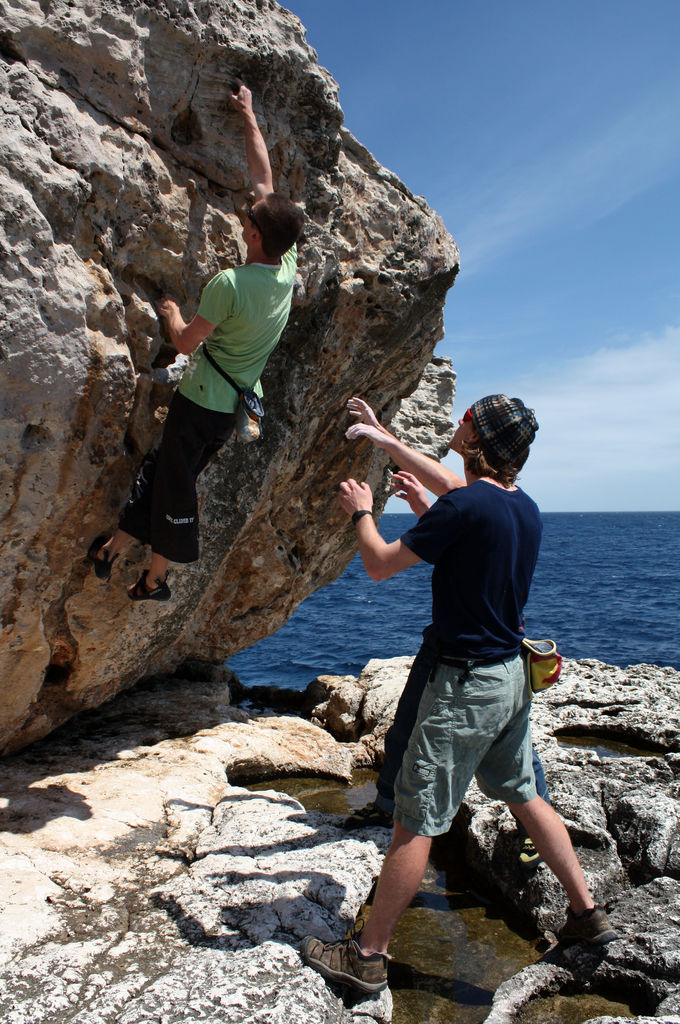 Mallorca - bouldering in Cala Figuera 03