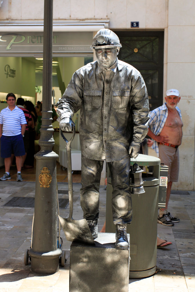 Mallorca - Palma - a street artist 01