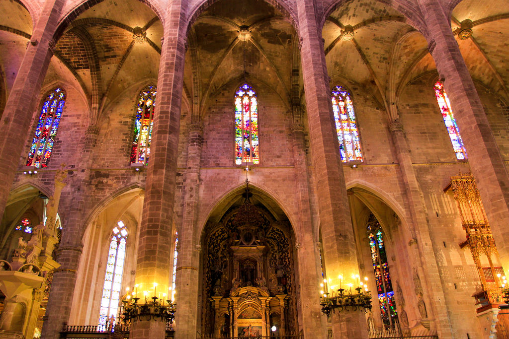 Mallorca - Palma - inside the cathedral La Seu 01