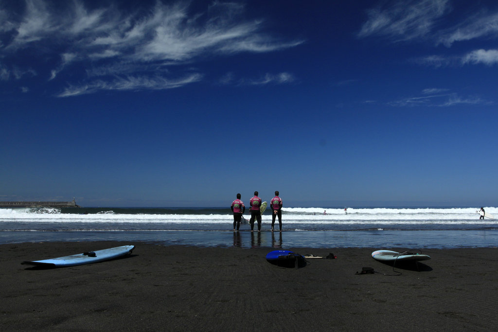 Surfing at the beach of “The Quebrantos” 01