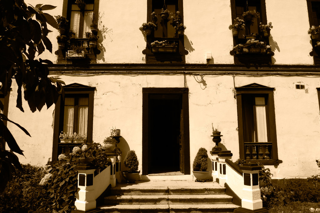 An old villa in San Juan de la Arena 02