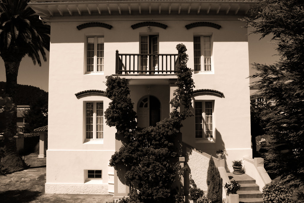 An old villa in San Juan de la Arena 01